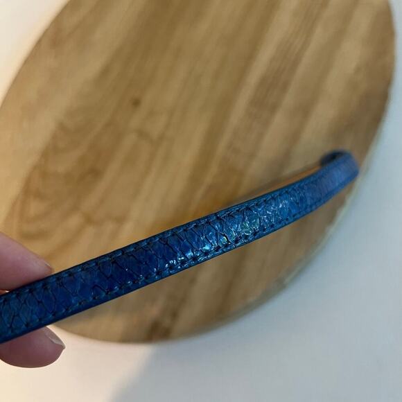 Blue Vegan Leather Adjustable Thin Skinny New York & Co Belt Size XS-Large - Picture 3 of 10